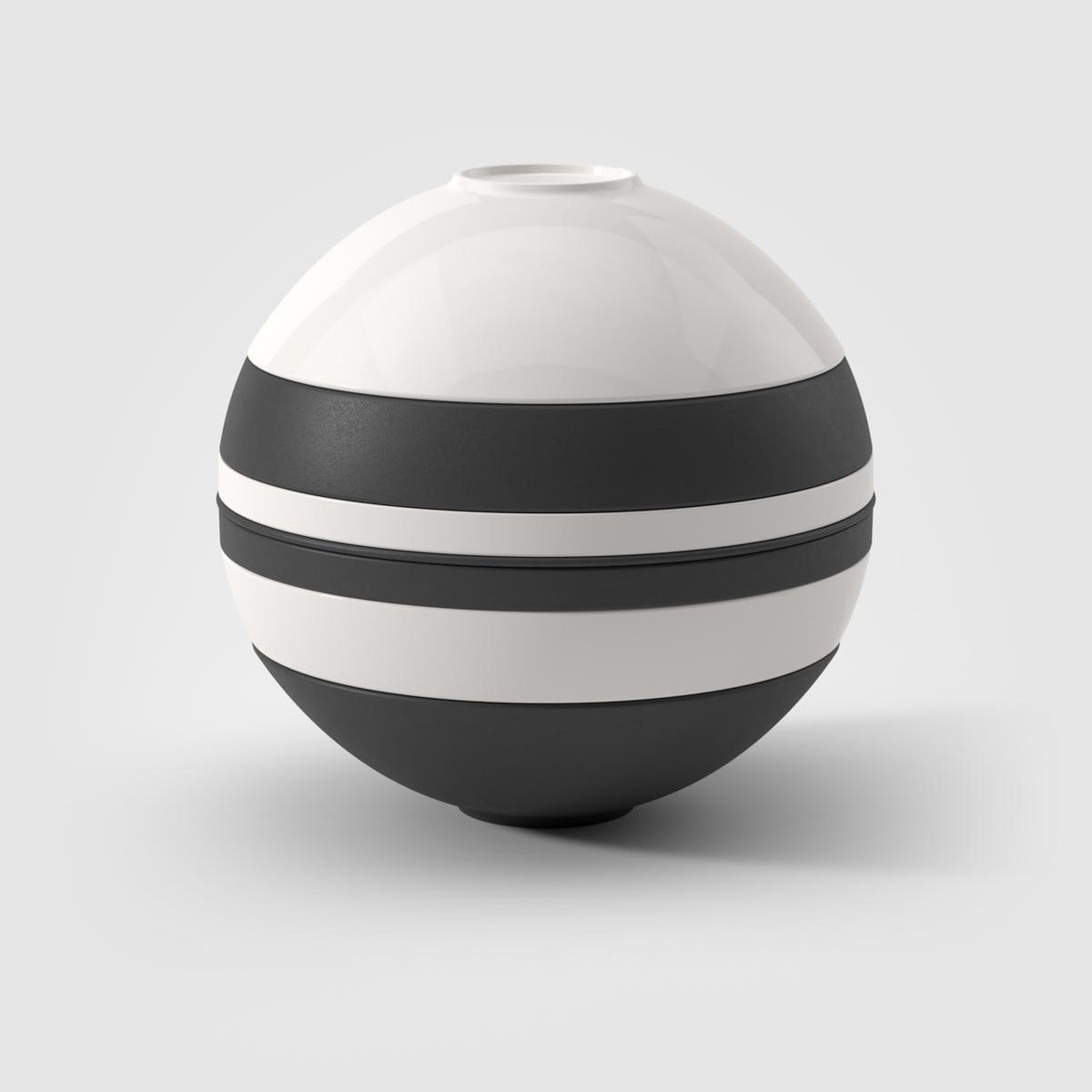 Iconic La Boule Black & White