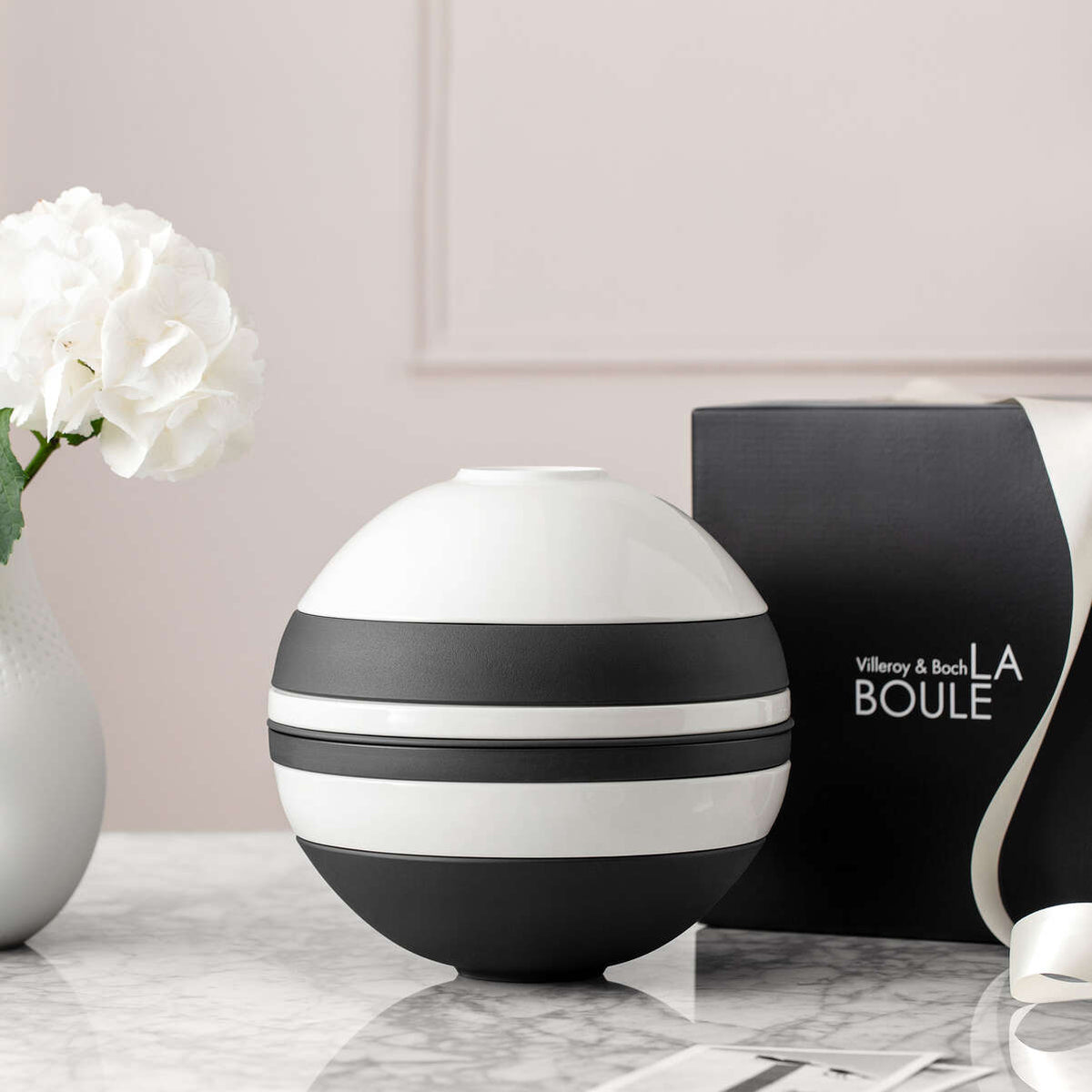 Iconic La Boule Black & White