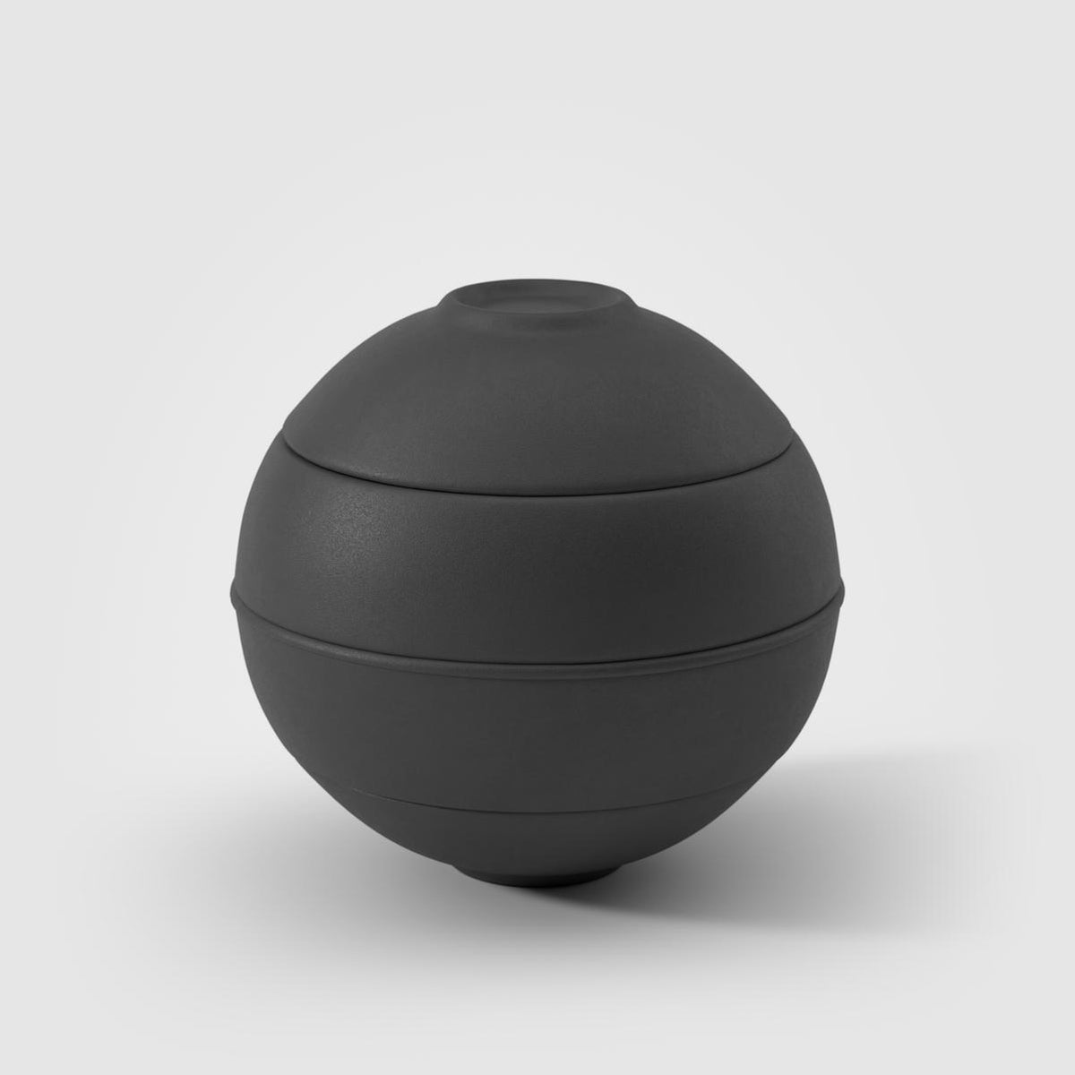 Iconic La Petite Boule Black
