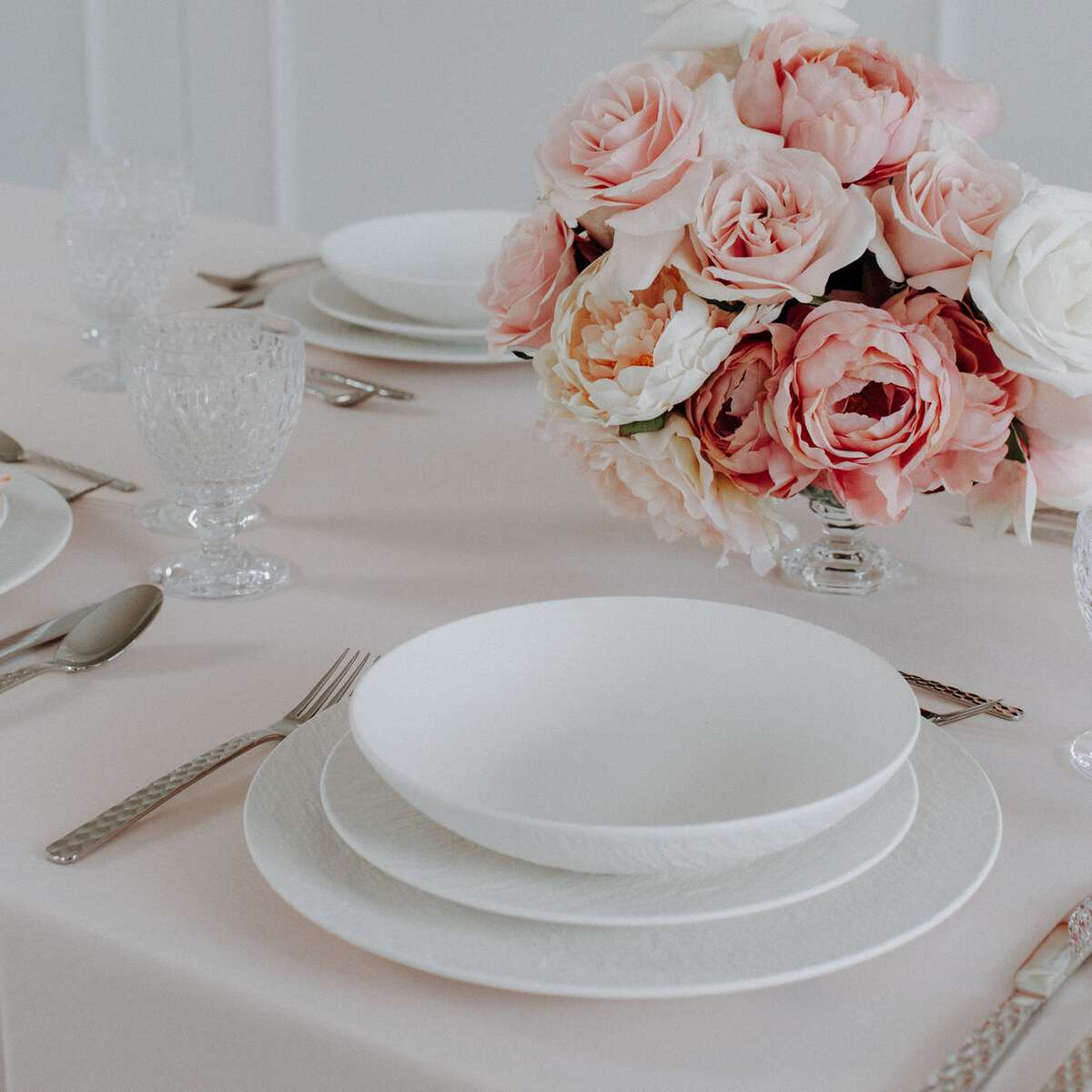 Manufacture Rock Blanc Universal Plate Coupe White