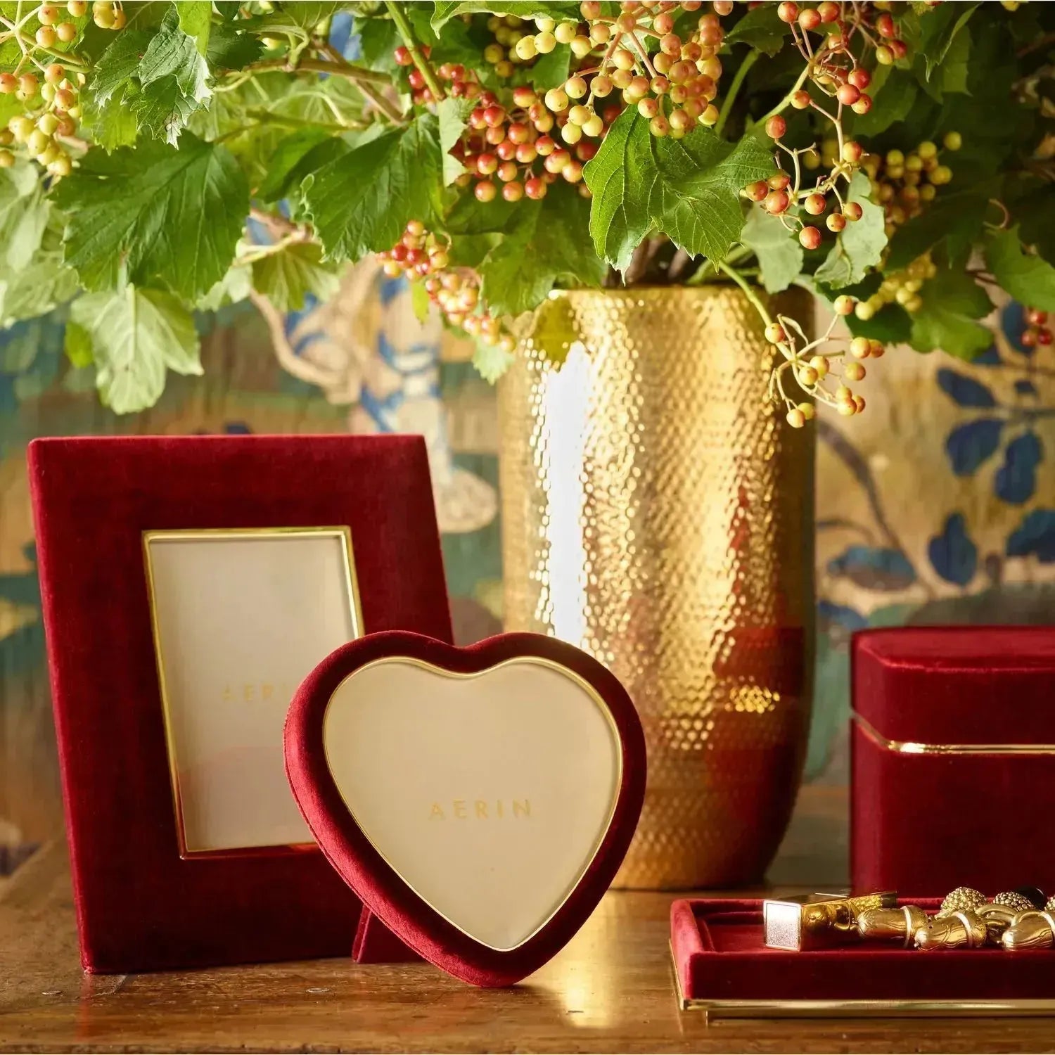 AERIN Valentina Velvet Heart Frame