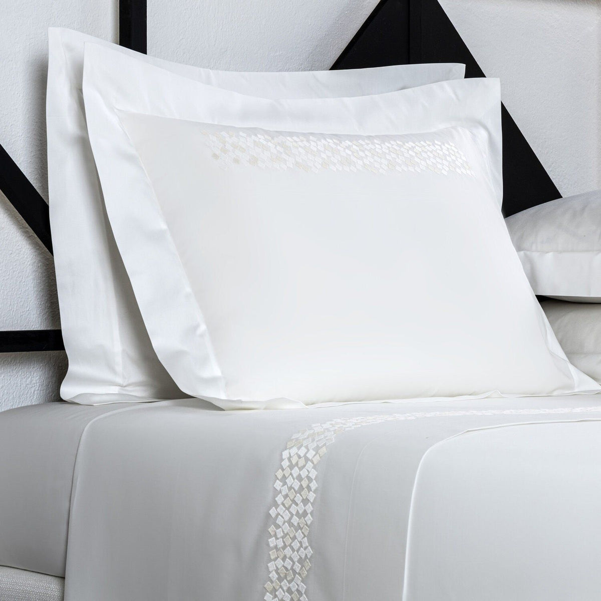 Frette Glimmer embroidery standard pillowcase