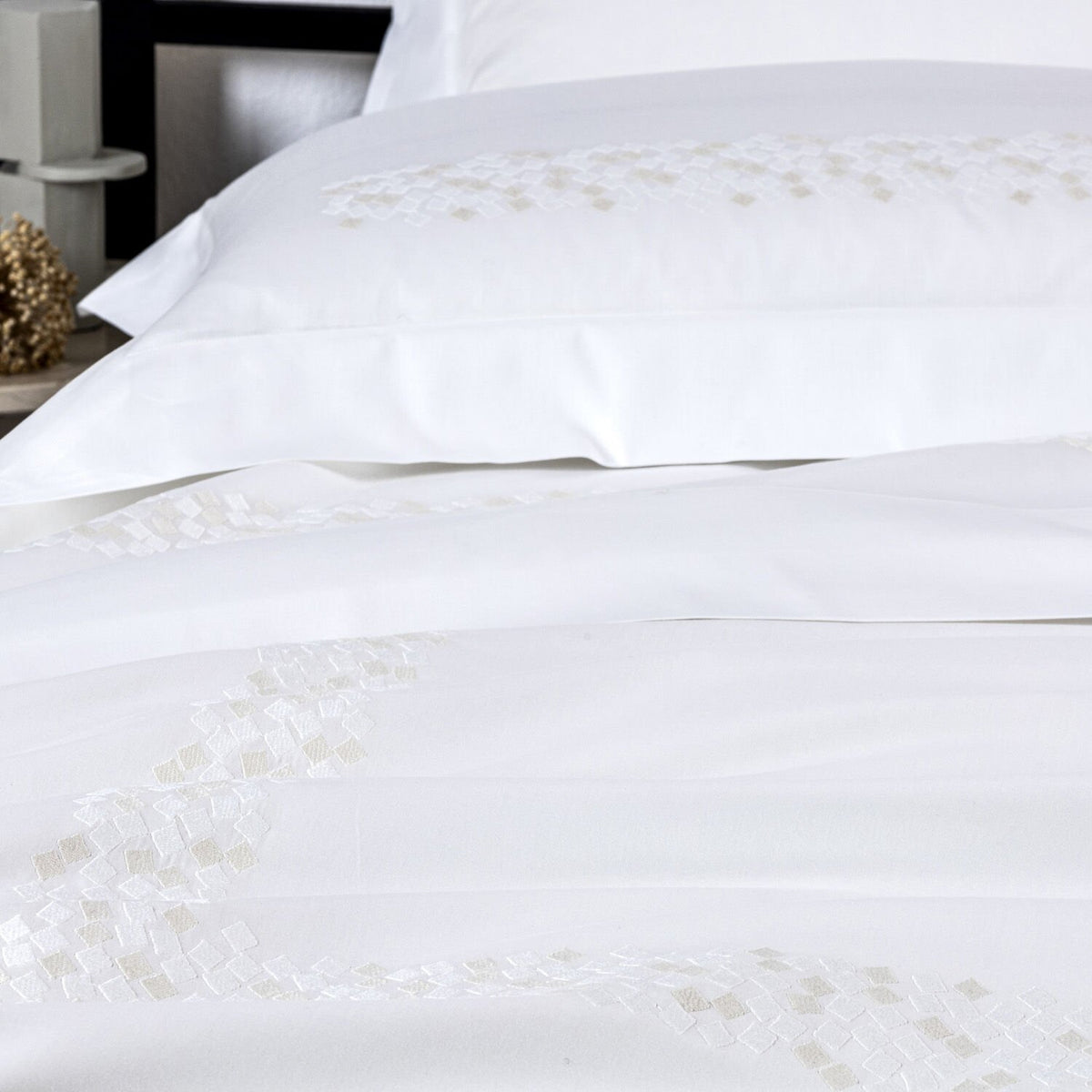Glimmer Embroidery Fitted Bedset