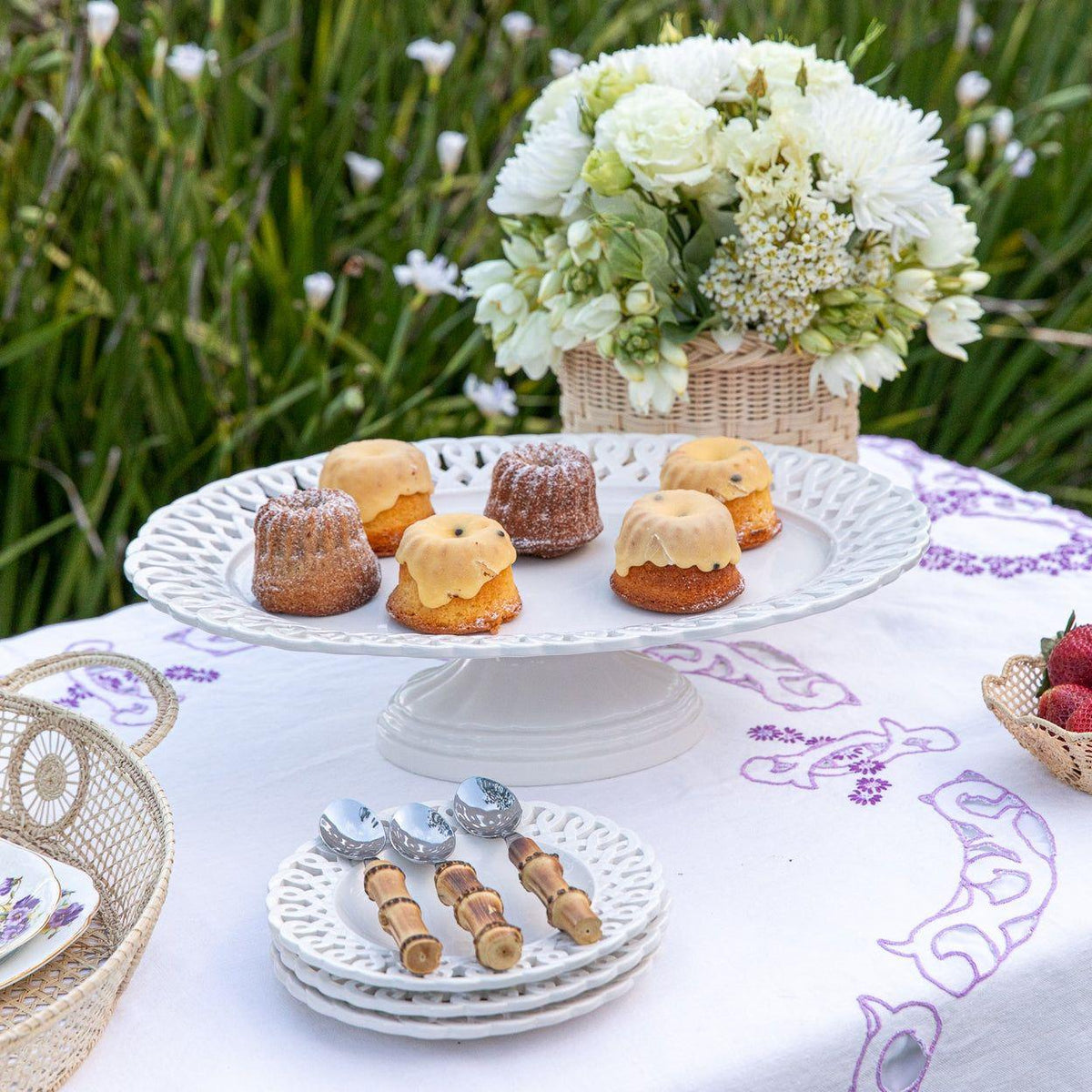 Pearl Oval Cake Stand