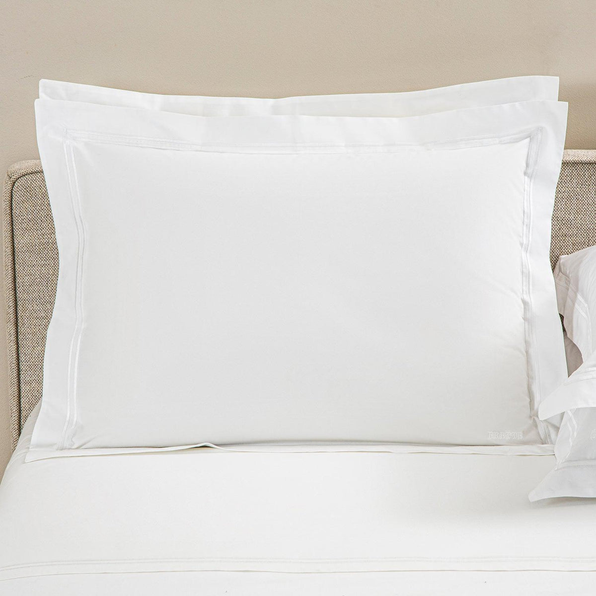 Hotel Classic Standard Pillowcases